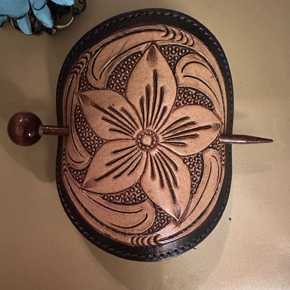 🦋 NWT Leather Hand tooled Hair Accessory - Picture 2 of 6